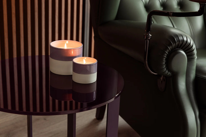 Candela in Ceramica LILLA/BIANCA profumo Amber & Woody